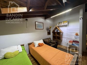 Casa en  Venta en Berazategui Apta Credito 5 Ambientes. Excelente estado.