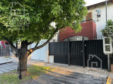 Casa en  Venta en Berazategui Apta Credito 5 Ambientes. Excelente estado.