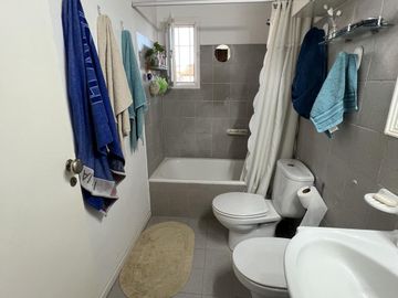 Casa en  Venta en Berazategui Apta Credito 5 Ambientes. Excelente estado.