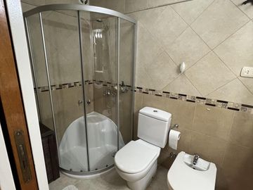 Casa en  Venta en Berazategui Apta Credito 5 Ambientes. Excelente estado.
