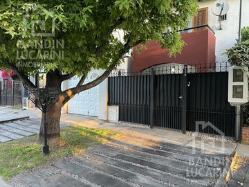 Casa en  Venta en Berazategui Apta Credito 5 Ambientes. Excelente estado.