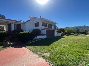 CASA QUINTA DEPTO CON PILETA Y CANCHA DE TENIS EN BIALET MASSE A METROS DEL LAGO ref 1997