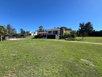 CASA QUINTA DEPTO CON PILETA Y CANCHA DE TENIS EN BIALET MASSE A METROS DEL LAGO ref 1997
