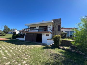 CASA QUINTA DEPTO CON PILETA Y CANCHA DE TENIS EN BIALET MASSE A METROS DEL LAGO ref 1997