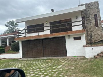 CASA QUINTA DEPTO CON PILETA Y CANCHA DE TENIS EN BIALET MASSE A METROS DEL LAGO ref 1997