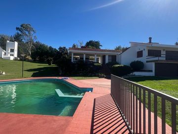 CASA QUINTA DEPTO CON PILETA Y CANCHA DE TENIS EN BIALET MASSE A METROS DEL LAGO ref 1997