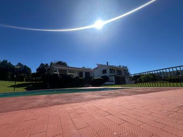 CASA QUINTA DEPTO CON PILETA Y CANCHA DE TENIS EN BIALET MASSE A METROS DEL LAGO ref 1997