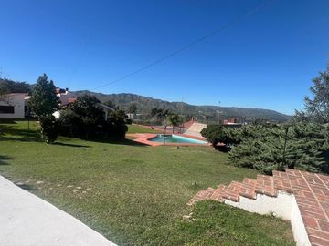 CASA QUINTA DEPTO CON PILETA Y CANCHA DE TENIS EN BIALET MASSE A METROS DEL LAGO ref 1997