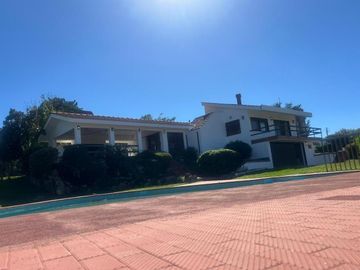 CASA QUINTA DEPTO CON PILETA Y CANCHA DE TENIS EN BIALET MASSE A METROS DEL LAGO ref 1997