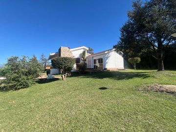 CASA QUINTA DEPTO CON PILETA Y CANCHA DE TENIS EN BIALET MASSE A METROS DEL LAGO ref 1997