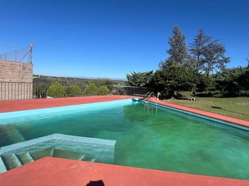 CASA QUINTA DEPTO CON PILETA Y CANCHA DE TENIS EN BIALET MASSE A METROS DEL LAGO ref 1997