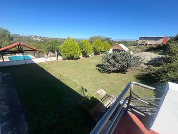 CASA QUINTA DEPTO CON PILETA Y CANCHA DE TENIS EN BIALET MASSE A METROS DEL LAGO ref 1997