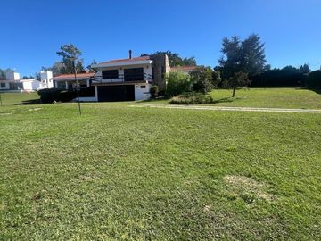 CASA QUINTA DEPTO CON PILETA Y CANCHA DE TENIS EN BIALET MASSE A METROS DEL LAGO ref 1997