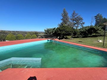 CASA QUINTA DEPTO CON PILETA Y CANCHA DE TENIS EN BIALET MASSE A METROS DEL LAGO ref 1997