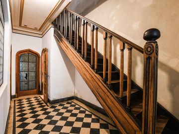 Casa  estilo inglés, 5 dormitorios, patio y cochera- San Lorenzo 1900- Centro- Rosario | Venta