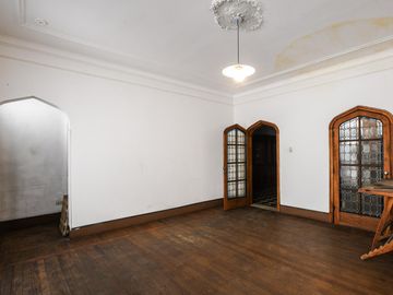 Casa  estilo inglés, 5 dormitorios, patio y cochera- San Lorenzo 1900- Centro- Rosario | Venta
