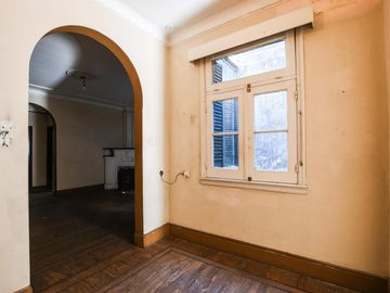 Casa  estilo inglés, 5 dormitorios, patio y cochera- San Lorenzo 1900- Centro- Rosario | Venta