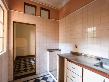 Casa  estilo inglés, 5 dormitorios, patio y cochera- San Lorenzo 1900- Centro- Rosario | Venta