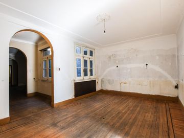 Casa  estilo inglés, 5 dormitorios, patio y cochera- San Lorenzo 1900- Centro- Rosario | Venta
