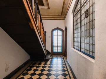 Casa  estilo inglés, 5 dormitorios, patio y cochera- San Lorenzo 1900- Centro- Rosario | Venta