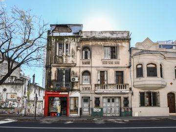 Casa  estilo inglés, 5 dormitorios, patio y cochera- San Lorenzo 1900- Centro- Rosario | Venta