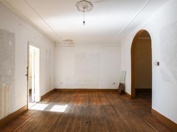 Casa  estilo inglés, 5 dormitorios, patio y cochera- San Lorenzo 1900- Centro- Rosario | Venta