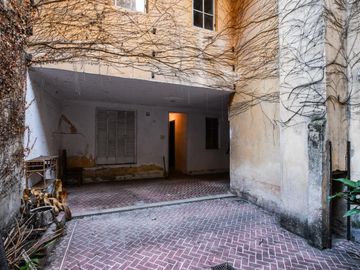 Casa  estilo inglés, 5 dormitorios, patio y cochera- San Lorenzo 1900- Centro- Rosario | Venta
