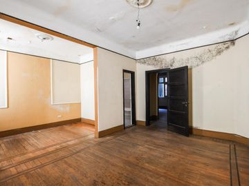 Casa  estilo inglés, 5 dormitorios, patio y cochera- San Lorenzo 1900- Centro- Rosario | Venta
