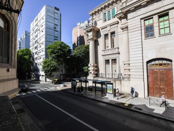 Casa  estilo inglés, 5 dormitorios, patio y cochera- San Lorenzo 1900- Centro- Rosario | Venta