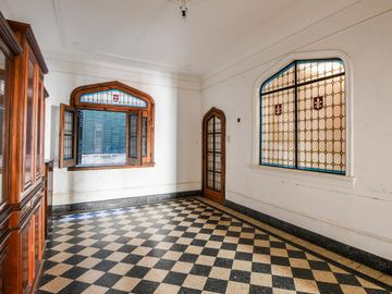 Casa  estilo inglés, 5 dormitorios, patio y cochera- San Lorenzo 1900- Centro- Rosario | Venta