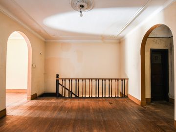 Casa  estilo inglés, 5 dormitorios, patio y cochera- San Lorenzo 1900- Centro- Rosario | Venta