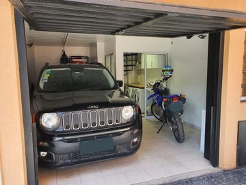 VENTA TRIPLEX    LOMAS DE ZAMORA 80 M2 EN CONDOMINIO CERRADO CON COCHERA BAJAS EXPENSAS  ACEPTA PERMUTA