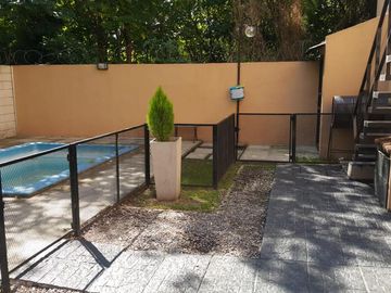VENTA TRIPLEX    LOMAS DE ZAMORA 80 M2 EN CONDOMINIO CERRADO CON COCHERA BAJAS EXPENSAS  ACEPTA PERMUTA