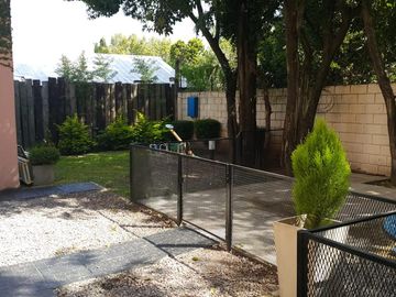 VENTA TRIPLEX    LOMAS DE ZAMORA 80 M2 EN CONDOMINIO CERRADO CON COCHERA BAJAS EXPENSAS  ACEPTA PERMUTA