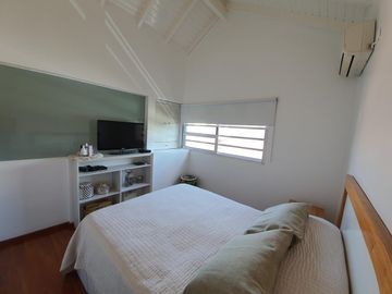 VENTA TRIPLEX    LOMAS DE ZAMORA 80 M2 EN CONDOMINIO CERRADO CON COCHERA BAJAS EXPENSAS  ACEPTA PERMUTA