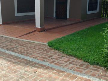 Casa en venta - 4 Dormitorios 2 Baños - Cochera - 968Mts2 - Miramar