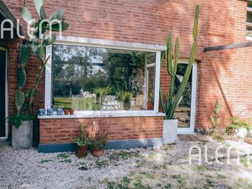 Casa de 3 dormitorios en venta en Echeverria del Lago | Posible permuta