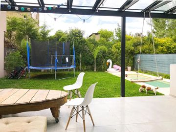 Casa en venta - 2 Dormitorios 2 Baños - 92Mts2 - City Bell
