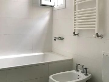 Casa en venta - 2 Dormitorios 2 Baños - 92Mts2 - City Bell