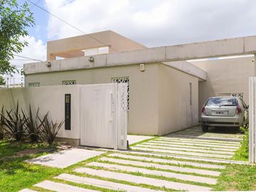 Casa en venta - 2 Dormitorios 2 Baños - 92Mts2 - City Bell