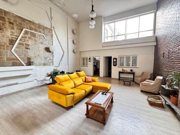 Importante casa de 5 dormitorios sobre Av. Mate de Luna al 2100, zona Parque Avellaneda