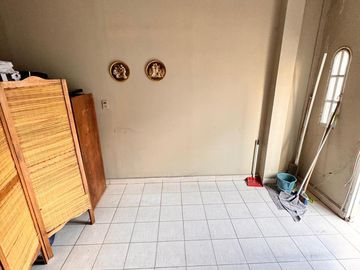 Importante casa de 5 dormitorios sobre Av. Mate de Luna al 2100, zona Parque Avellaneda