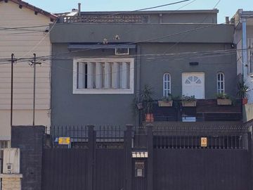 Importante casa de 5 dormitorios sobre Av. Mate de Luna al 2100, zona Parque Avellaneda