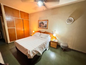 Importante casa de 5 dormitorios sobre Av. Mate de Luna al 2100, zona Parque Avellaneda