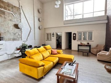 Importante casa de 5 dormitorios sobre Av. Mate de Luna al 2100, zona Parque Avellaneda