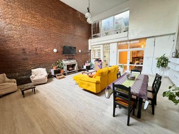 Importante casa de 5 dormitorios sobre Av. Mate de Luna al 2100, zona Parque Avellaneda