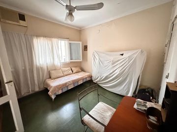 Importante casa de 5 dormitorios sobre Av. Mate de Luna al 2100, zona Parque Avellaneda