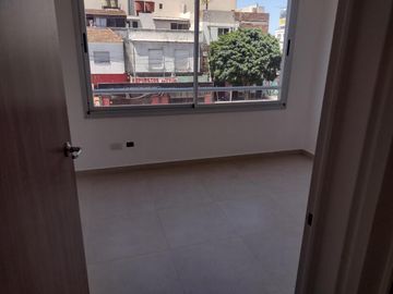 Venta departamento 2 ambientes con balcón  -Vicente López
