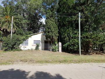 Casa en venta - 3 Dormitorios 2 Baños - 535Mts2 - San Clemente del Tuyú