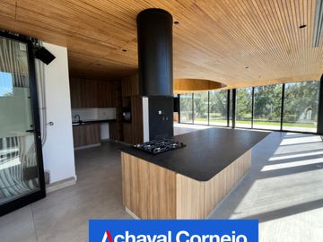 Casa super moderna y de diseño en venta en el Barrio Castaños.